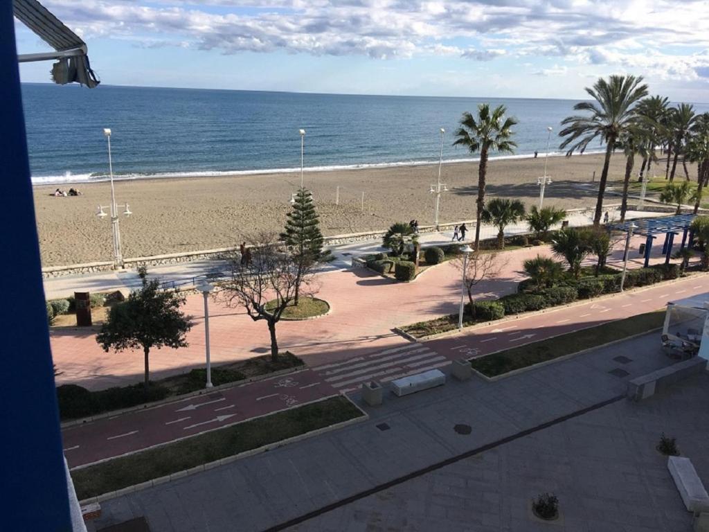 Piso Frente Al Mar Primera Linea De Playa En Con Parking Gratuito Apartamento
